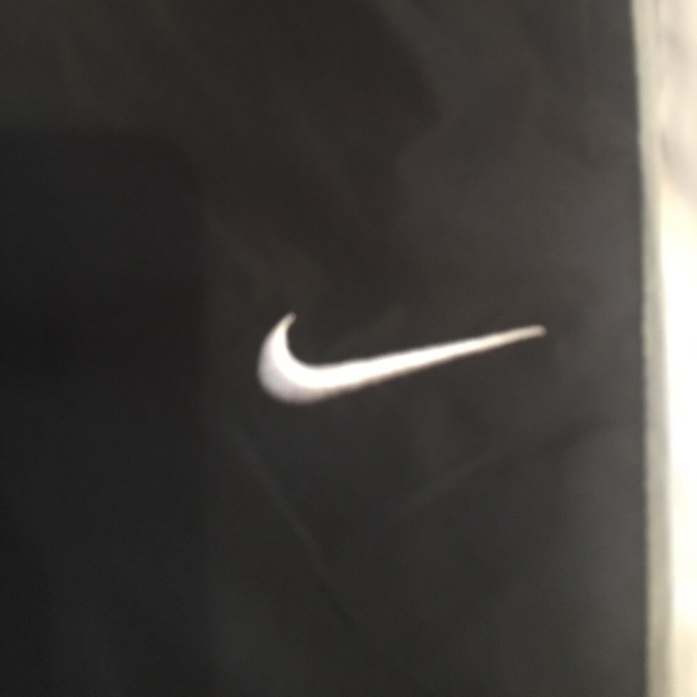 Nike - Picture 2 of 4